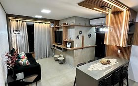 Apartamento novo e completo há 500m da praia Ponta Verde!